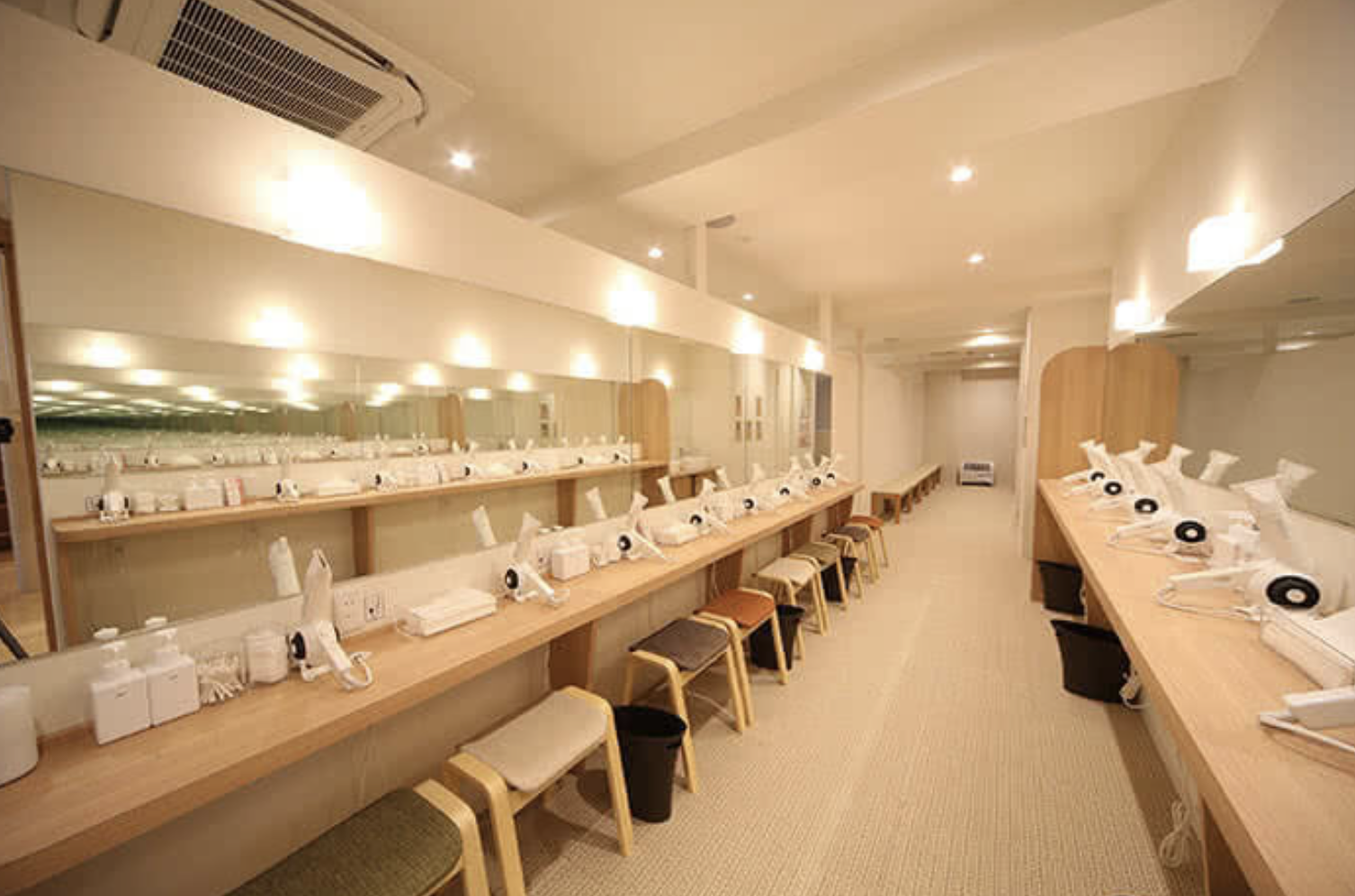 ホットヨガロイブ自由が丘1-6